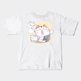 Cute cat working in busy Kids T-Shirt